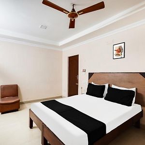 Super Hotel O Park Town Near Nehru Stadium